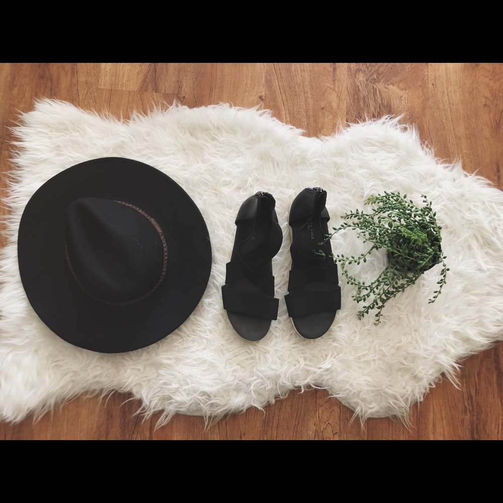 Kenneth Cole sandals